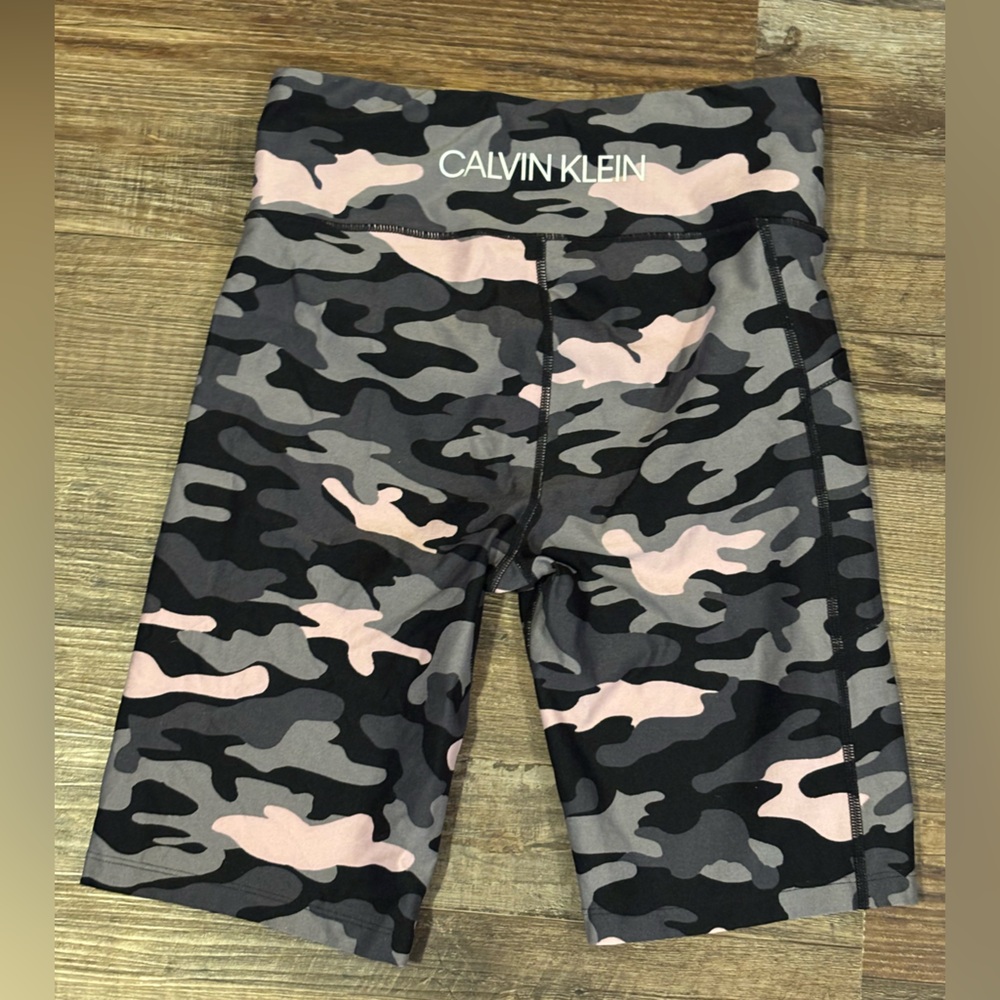 Calvin Klein Shorts Performance Bike‎ Camo Size Medium - Picture 2 of 2